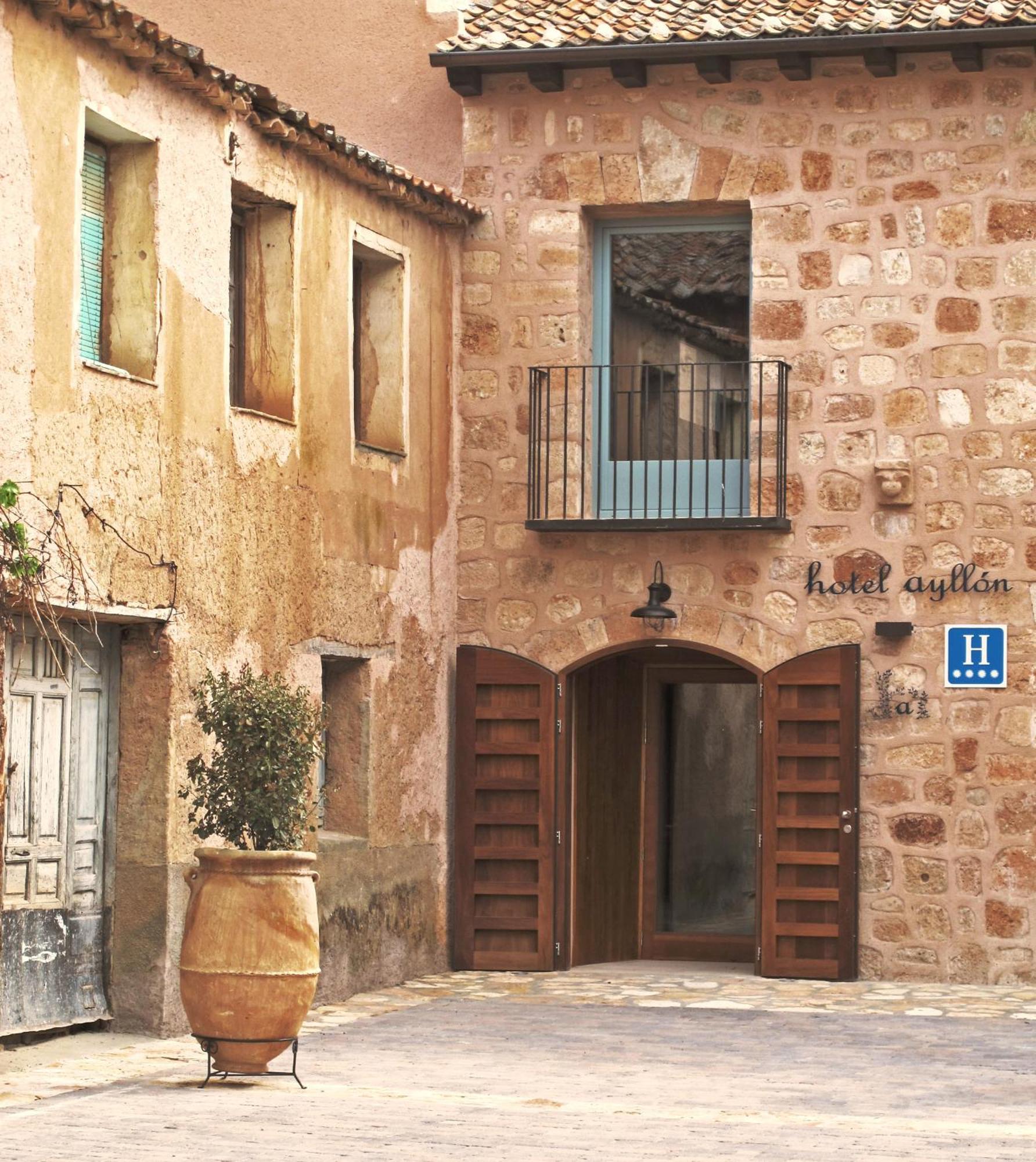 Hotel Ayllón Extérieur photo